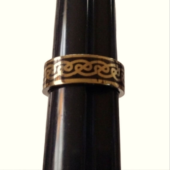 Men's Celtic Love Knot Stainless Steel Ring 10.5 NWOT - Picture 1 of 2